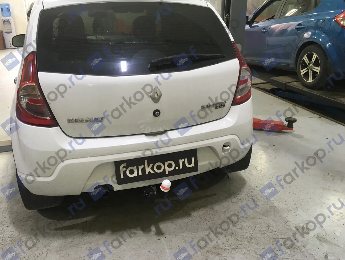 Фаркоп Трейлер для Renault Sandero 2009-2014 9030 в 